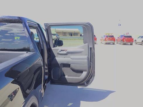 Used 2025 GMC Sierra 1500 SLT AWD/4WD image 16
