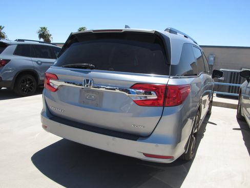 Used 2018 Honda Odyssey Elite image 3