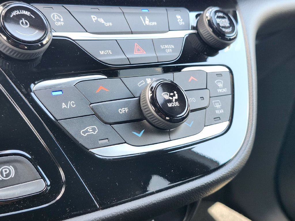 New 2027 Chrysler Pacifica Select AWD/4WD image 25