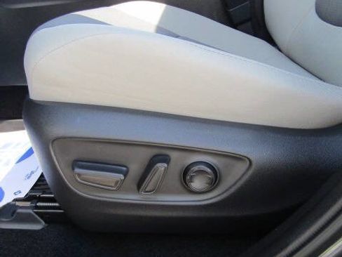 Used 2025 Toyota RAV4 XLE w/ Convenience Package AWD/4WD image 19