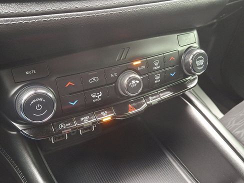 Used 2022 Dodge Durango SXT w/ Blacktop Package image 29