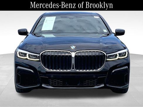 Used 2021 BMW 750i xDrive w/ M Sport Package AWD/4WD image 3