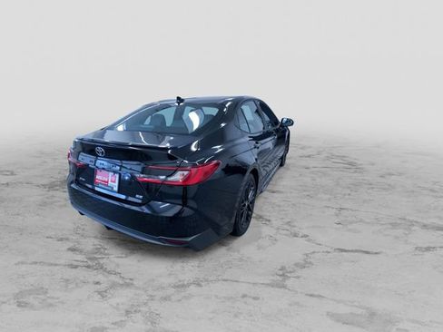 Certified 2025 Toyota Camry SE image 9
