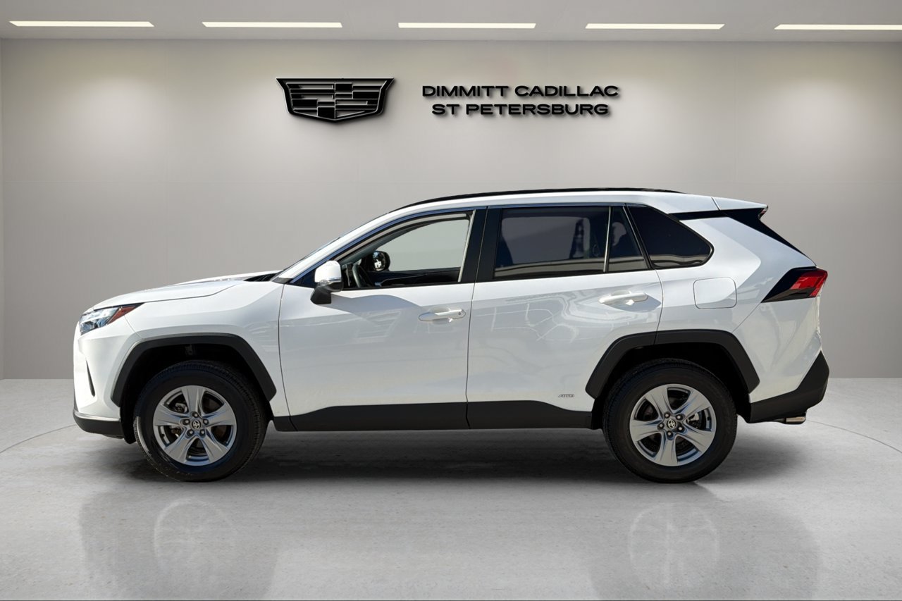 Used 2025 Toyota RAV4 XLE AWD/4WD image 2