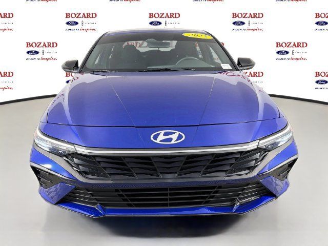 Used 2025 Hyundai Elantra Sport FWD image 2