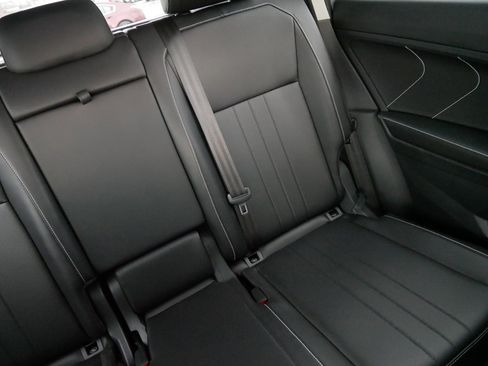 Certified 2024 Volkswagen Tiguan SE image 14