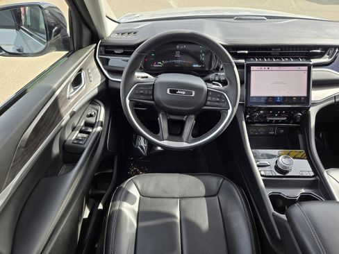 Used 2023 Jeep Grand Cherokee 30th Anniversary image 11