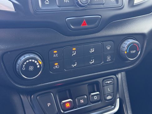 Used 2020 GMC Terrain SLE w/ Elevation Edition FWD image 27