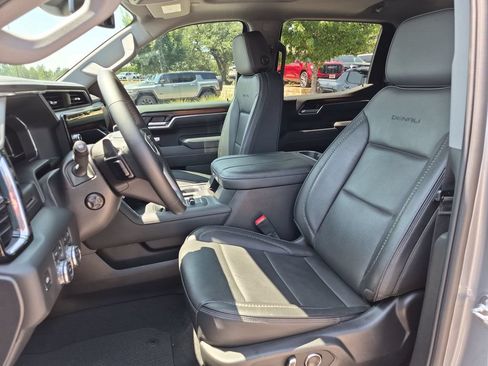 Used 2025 GMC Sierra 1500 Denali AWD/4WD image 22