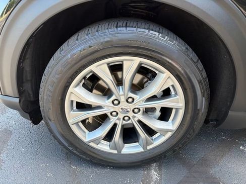 Used 2020 Ford Explorer XLT w/ Equipment Group 202A AWD/4WD image 34