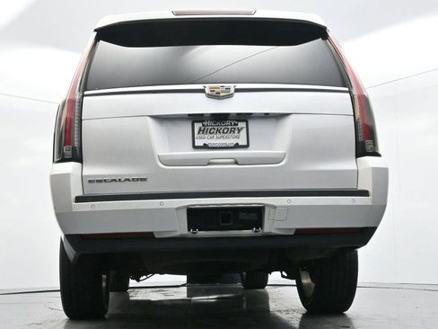 Used 2017 Cadillac Escalade ESV Luxury image 55