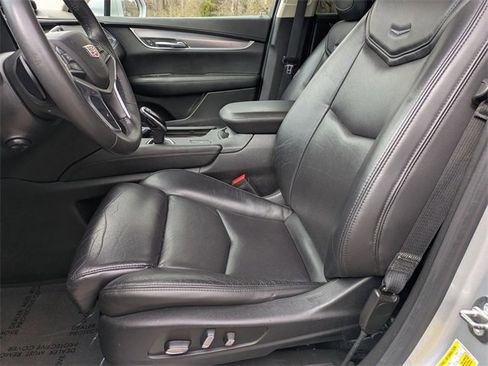 Used 2017 Cadillac XT5 Luxury image 21