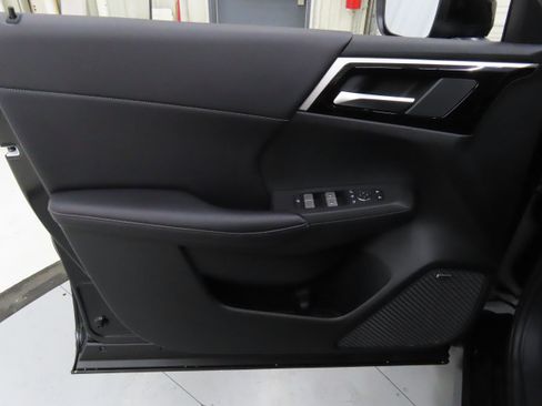 New 2025 Mitsubishi Outlander SE image 9
