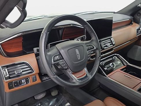 Certified 2024 Lincoln Navigator Reserve AWD/4WD image 13