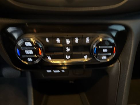 Used 2022 Buick Encore GX Select w/ Sport Touring Package image 26