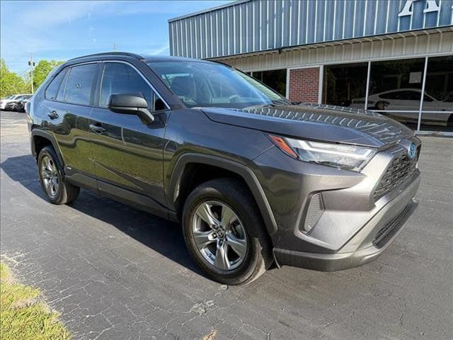 Used 2024 Toyota RAV4 LE AWD/4WD image 7
