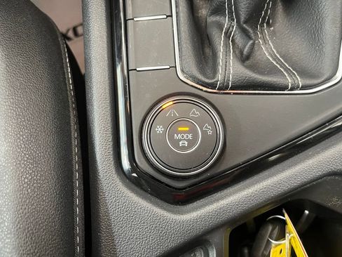 Certified 2024 Volkswagen Taos SE image 15