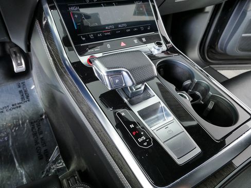 Used 2022 Audi SQ7 Prestige AWD/4WD image 18