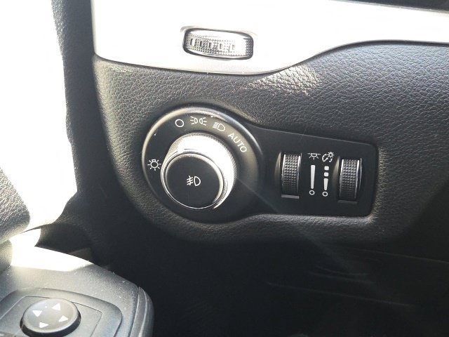 Used 2015 Jeep Cherokee Trailhawk w/ Trailer Tow Group AWD/4WD image 25