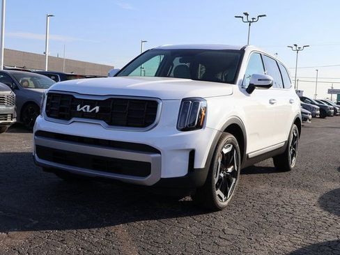 New 2025 Kia Telluride S image 3