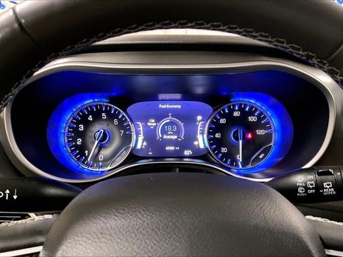 Used 2023 Chrysler Pacifica Touring-L FWD image 24