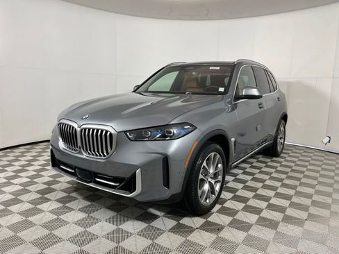 Used 2026 BMW X5 xDrive40i w/ Climate Comfort Package AWD/4WD image 3