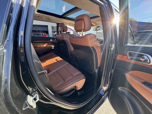 Used 2013 Jeep Grand Cherokee Overland image 55