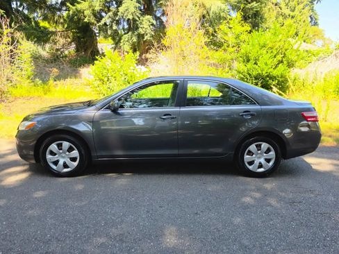Used 2008 Toyota Camry LE FWD image 2