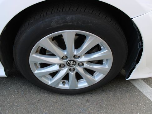 Used 2018 Toyota Camry LE image 10