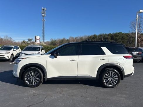 Used 2024 Nissan Pathfinder SL w/ SL Premium Package image 10