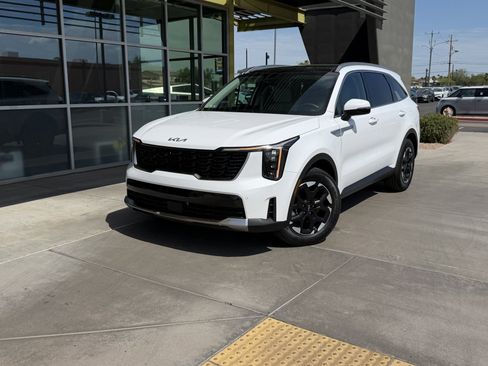 Used 2025 Kia Sorento S w/ Panoramic Sunroof Package FWD image 2