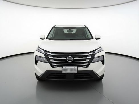 Used 2025 Nissan Rogue SV image 2