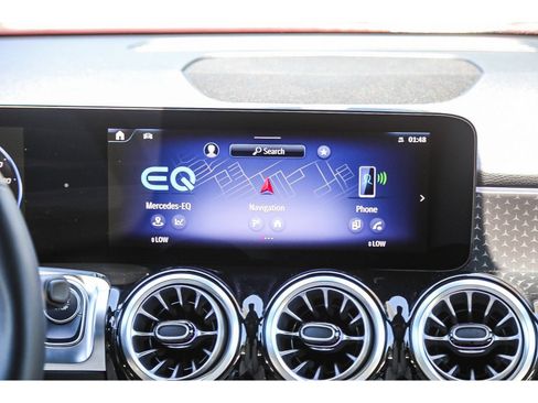 Used 2024 Mercedes-Benz EQB 300 4MATIC image 12