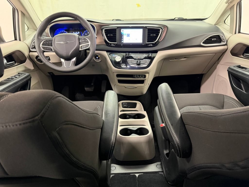 Used 2023 Chrysler Voyager LX FWD image 31