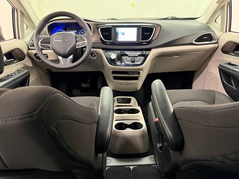 Used 2023 Chrysler Voyager LX FWD image 31