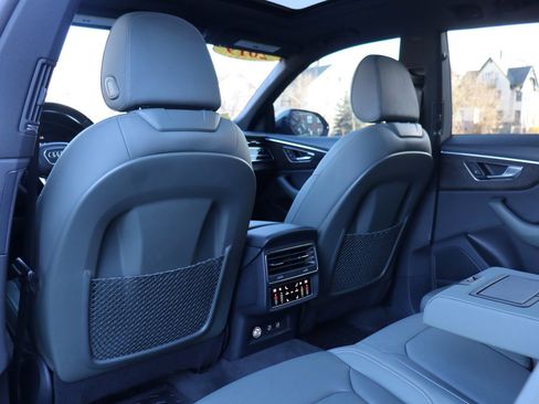 Used 2019 Audi Q8 Premium Plus w/ Premium Plus image 12
