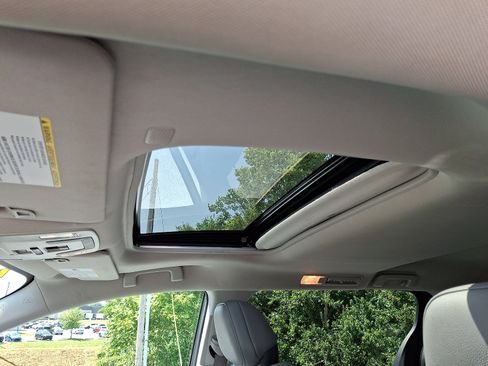 Used 2024 Toyota Sienna XLE FWD image 18