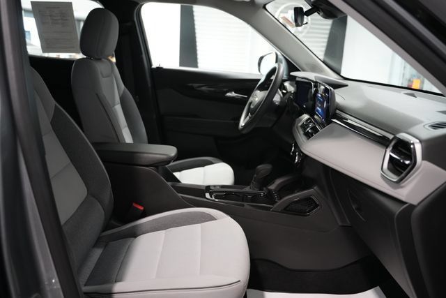 Used 2025 Chevrolet TrailBlazer LT w/ Driver Confidence Package AWD/4WD image 19