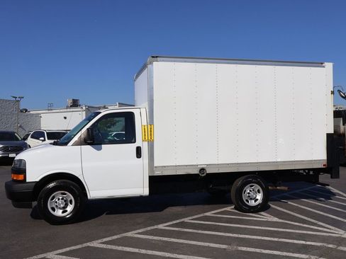 Used 2021 Chevrolet Express 3500 RWD image 4