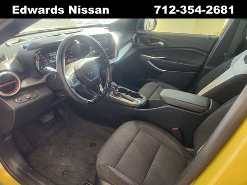 Used 2024 Chevrolet Trax RS w/ Driver Confidence Package image 18