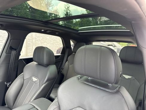 Used 2021 Bentley Bentayga AWD/4WD image 15