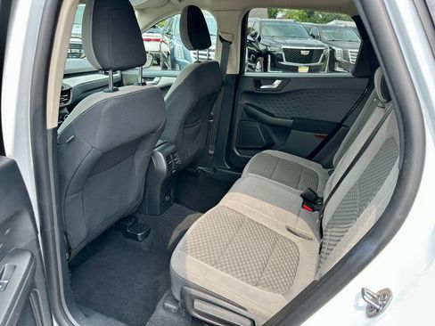 Used 2020 Ford Escape SE image 11