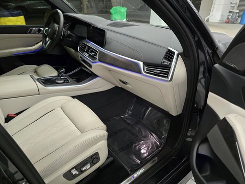 Used 2021 BMW X5 M50i w/ Premium Package image 33