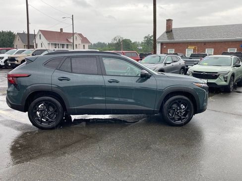 New 2026 Chevrolet Trax LT w/ Driver Confidence Package FWD image 28