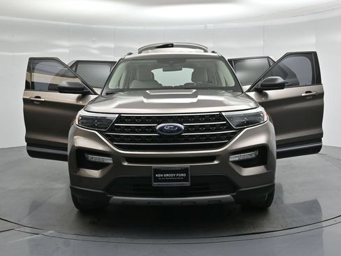 Used 2021 Ford Explorer XLT w/ Equipment Group 202A RWD image 30