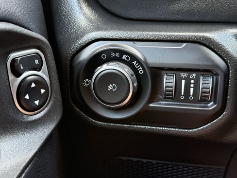 Used 2022 Jeep Wrangler Unlimited Sahara w/ Cold Weather Group AWD/4WD image 22