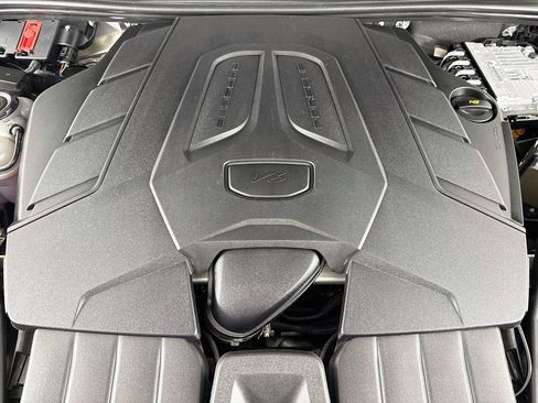 Used 2024 Porsche Cayenne AWD/4WD image 31