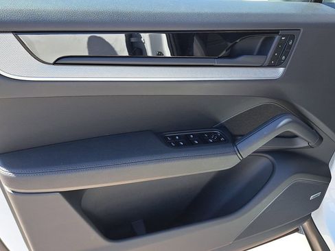 Certified 2025 Porsche Cayenne Coupe AWD/4WD image 25