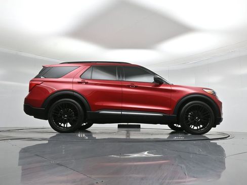 Used 2024 Ford Explorer XLT image 48