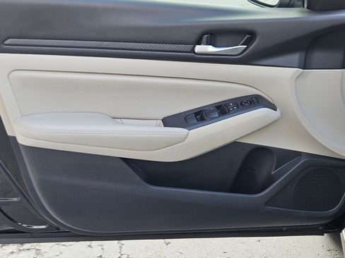 Used 2025 Nissan Altima 2.5 SV image 17